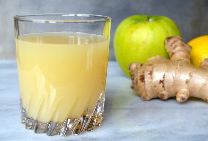 Яблочный, лимонный и имбирный сок для очищения кишечника
