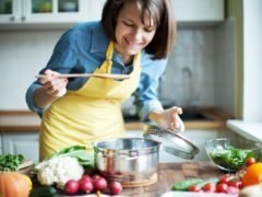 Питание при менопаузе: как пища влияет на ваши симптомы