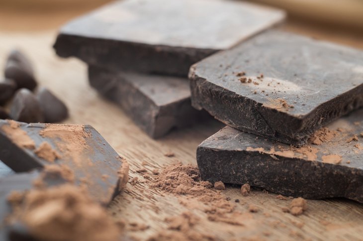 Черный шоколад повышает уровень энергии