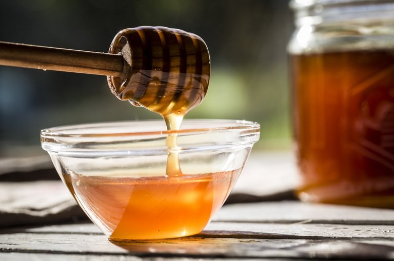 Едят ли веганы мёд?