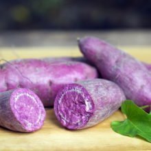 6 Полезных свойств ямса фиолетового (убе) + отличие от корня таро