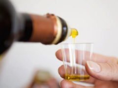 Полезно ли пить оливковое масло в лечебных целях?