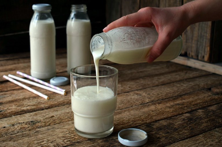 Испорченное молоко: вред и полезное применение