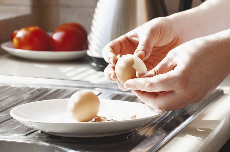 Сколько можно хранить вареные яйца в холодильнике?