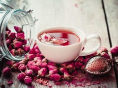 Чай из лепестков роз: полезные свойства, как приготовить