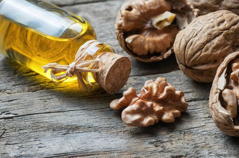 Масло грецкого ореха: полезные свойства и противопоказания