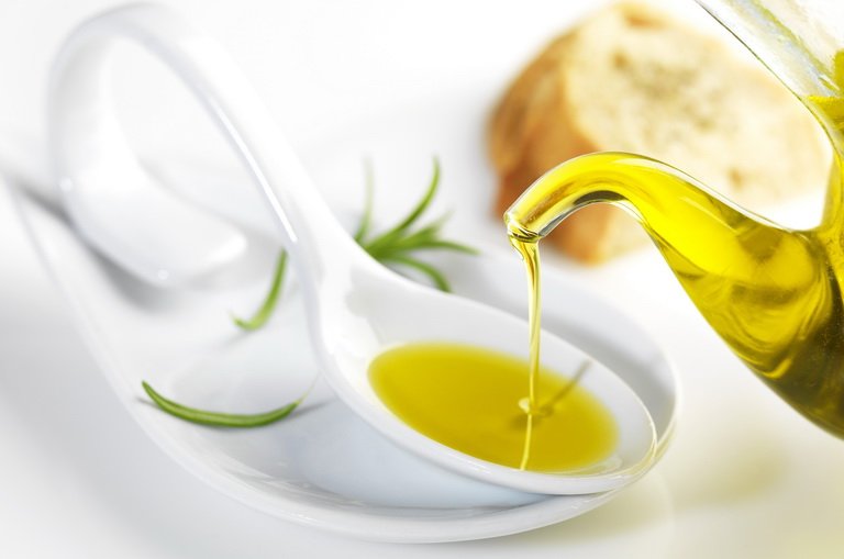 Оливковое масло холодного отжима: польза и применение