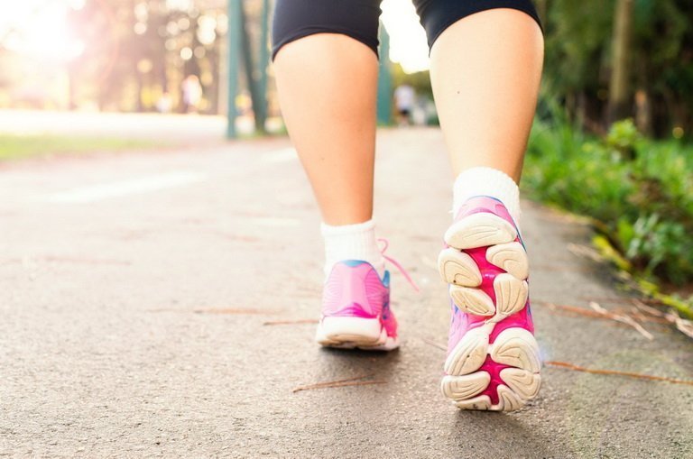 Пешие прогулки для похудения: помогают или нет?