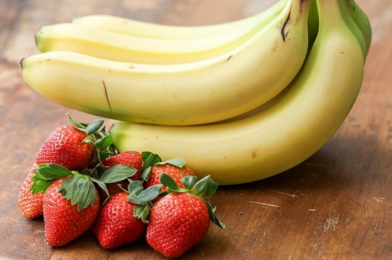 Галловая кислота содержится в бананах и клубнике