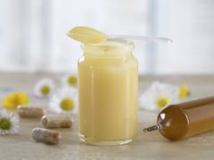 12 лечебных свойств маточного молочка, как принимать