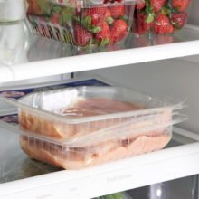 Сколько можно хранить курицу в холодильнике (сырую и вареную)