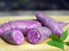 6 Полезных свойств ямса фиолетового (убе) + отличие от корня таро