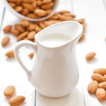 Чем полезно миндальное молоко? Польза и вред для здоровья