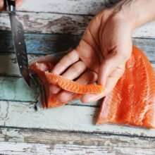 Едят ли лосось сырым или это вредно для здоровья?
