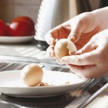 Сколько и как можно хранить вареные яйца (в скорлупе и без нее)