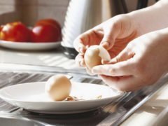 Сколько и как можно хранить вареные яйца (в скорлупе и без нее)