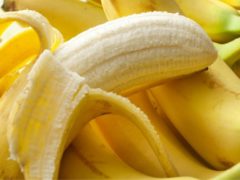 Могут ли бананы помочь при запоре или они вызывают его?