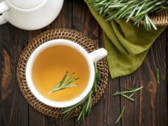 Чай с розмарином: полезные свойства и противопоказания