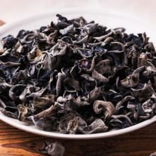 Что такое черный китайский древесный гриб и полезен ли он?
