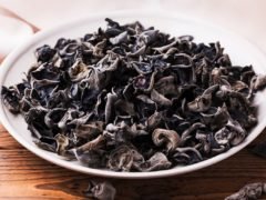 Что такое черный китайский древесный гриб и полезен ли он?
