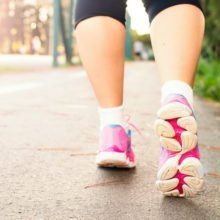 Могут ли пешие прогулки по 1 часу в день помочь похудеть?