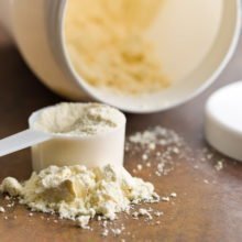 Изолят молочного белка: что это, польза и вред, применение