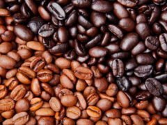 Чем отличается кофе светлой обжарки от темной?