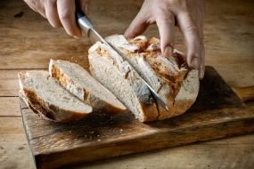 Полезен ли хлеб для здоровья или вам следует его избегать?